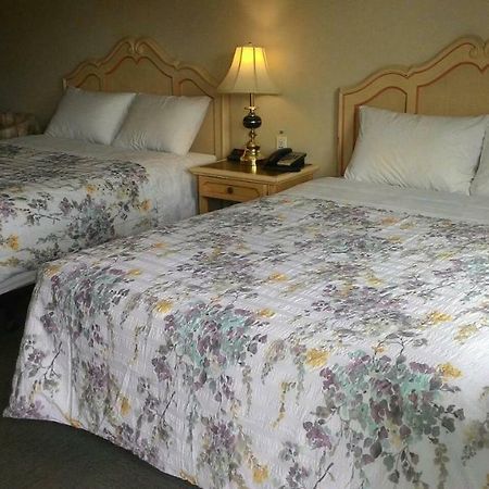 Round-Up Motel Clinton Екстериор снимка