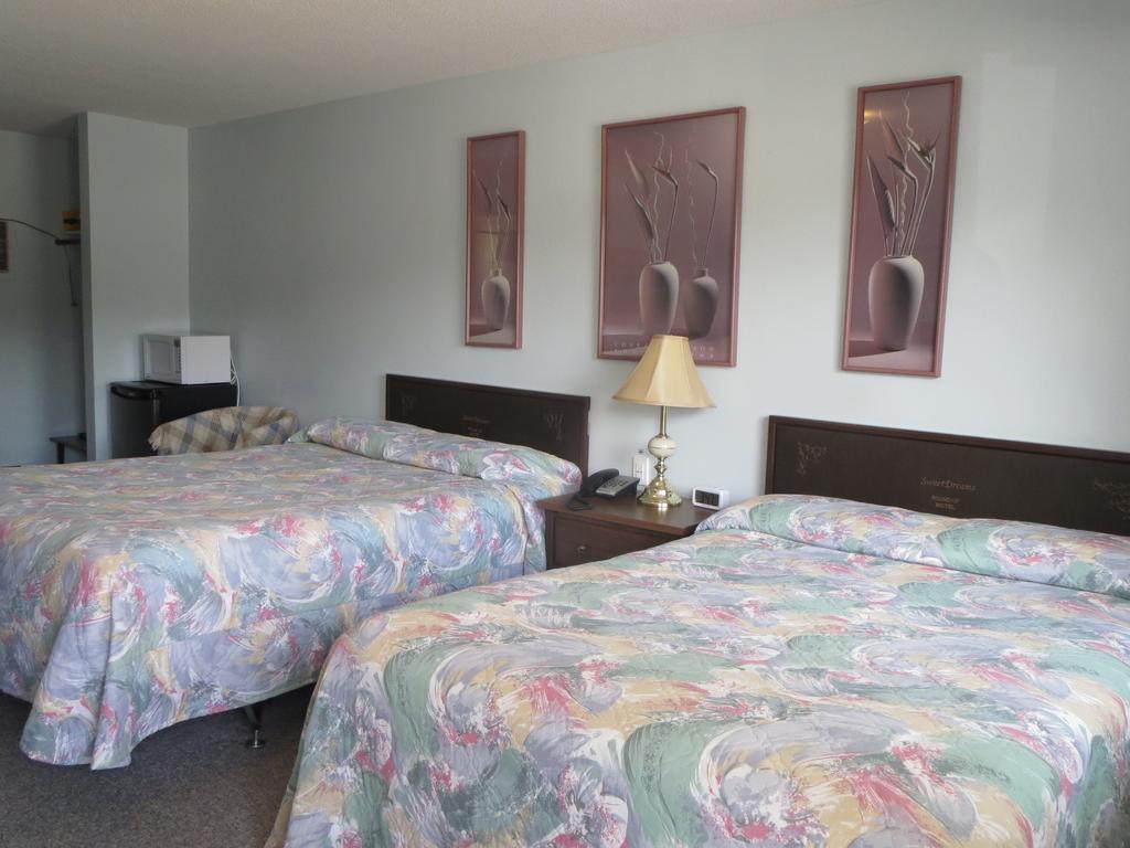 Round-Up Motel Clinton Екстериор снимка