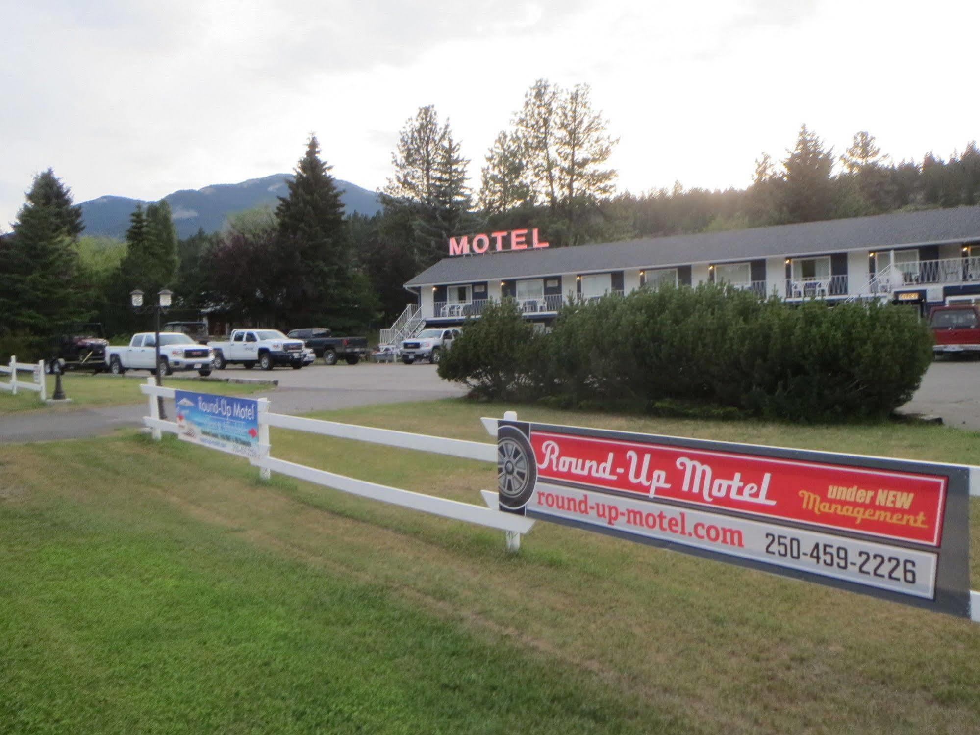 Round-Up Motel Clinton Екстериор снимка