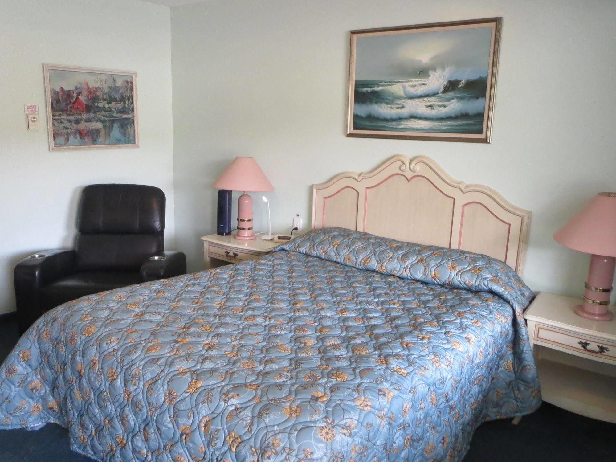 Round-Up Motel Clinton Екстериор снимка