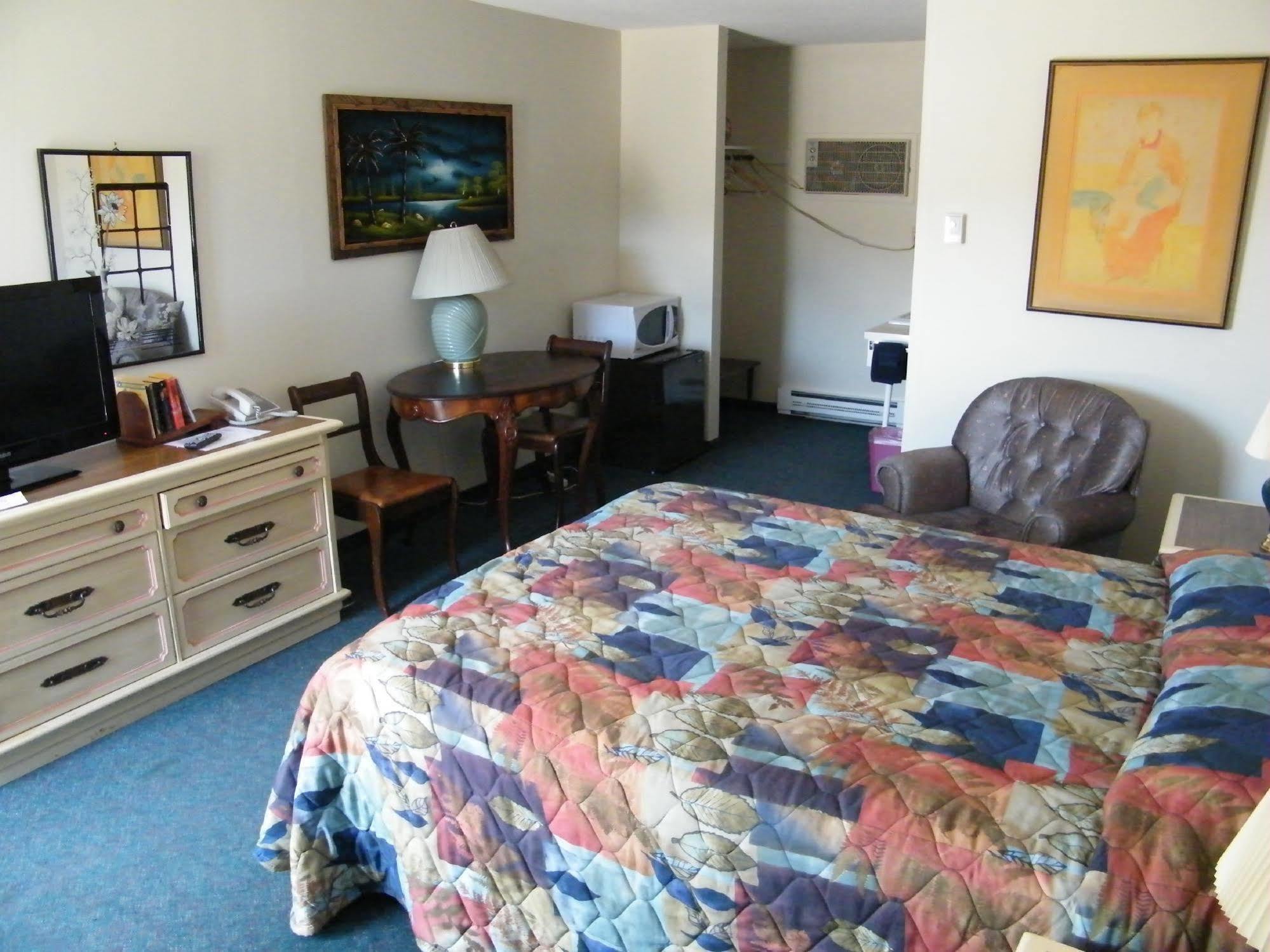 Round-Up Motel Clinton Екстериор снимка