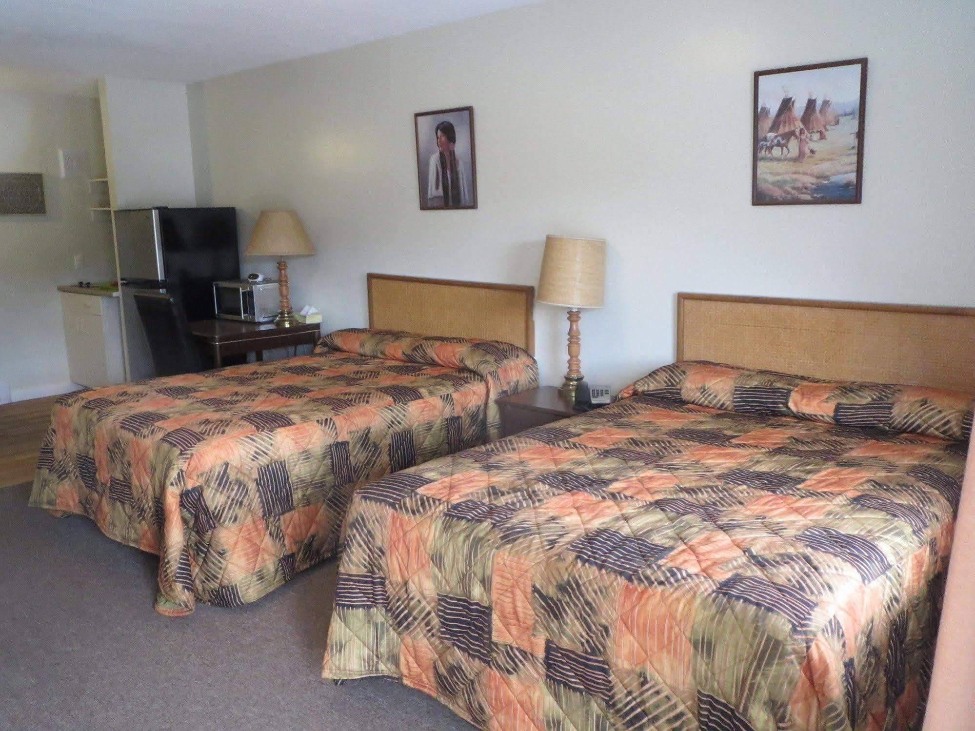 Round-Up Motel Clinton Екстериор снимка