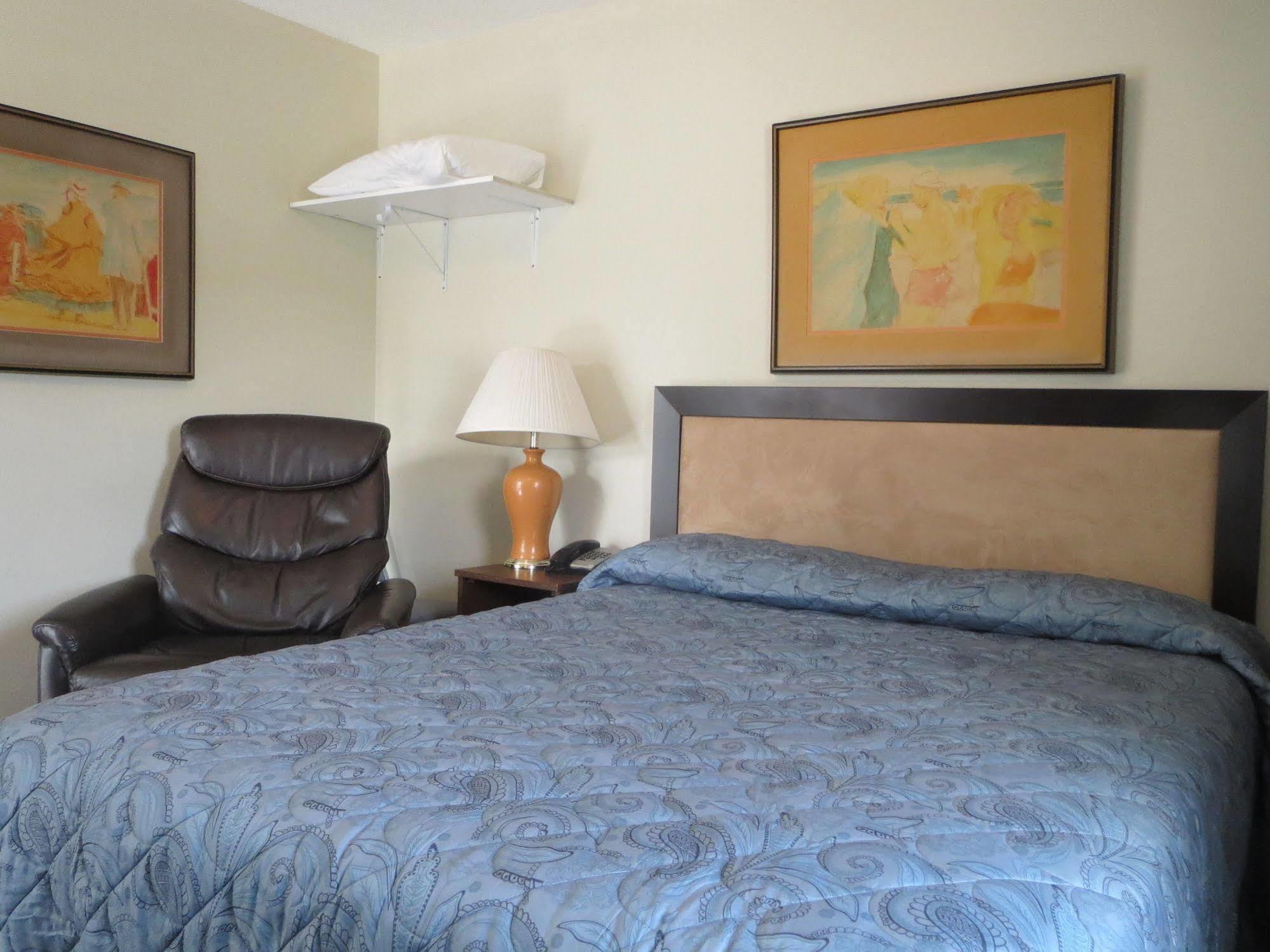 Round-Up Motel Clinton Екстериор снимка